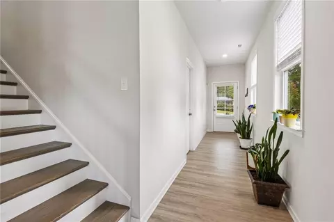 Entry Way - 865 Lakeshore Dr, Winder, GA 30680 photo 5 of 10