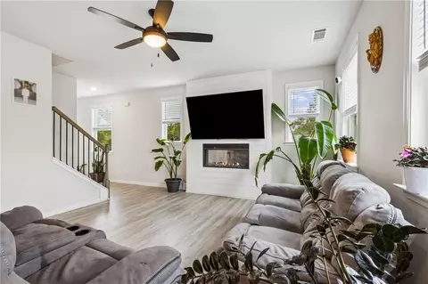 Living - 865 Lakeshore Dr, Winder, GA 30680 photo 3 of 4