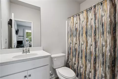 Bath - 865 Lakeshore Dr, Winder, GA 30680 photo 2 of 2