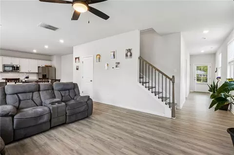 Entry Way - 865 Lakeshore Dr, Winder, GA 30680 photo 3 of 10
