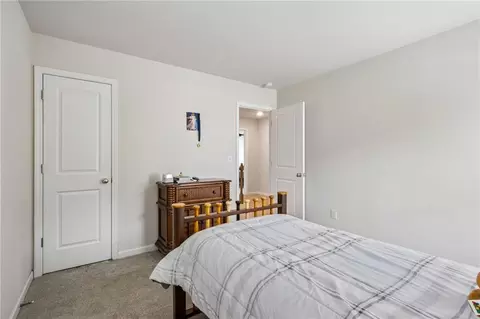 Bedroom - 865 Lakeshore Dr, Winder, GA 30680 photo 7 of 13
