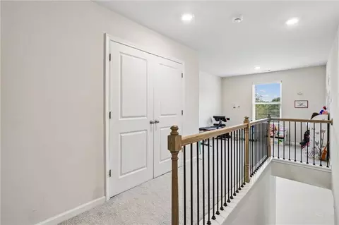 Entry Way - 865 Lakeshore Dr, Winder, GA 30680 photo 6 of 10