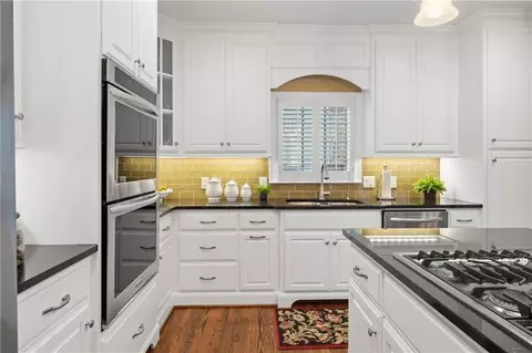 Kitchen - 4813 Riveredge Dr, Peachtree Corners, GA 30096 photo 4 of 5