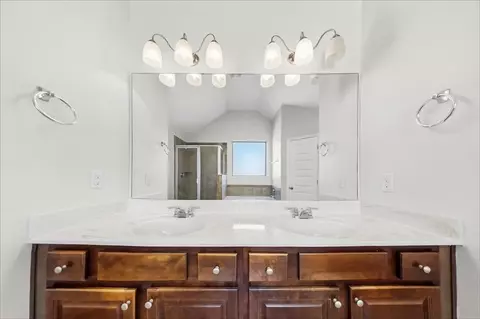 Bath - 12191 Centerra Dr, Hampton, GA 30228 photo 1 of 6