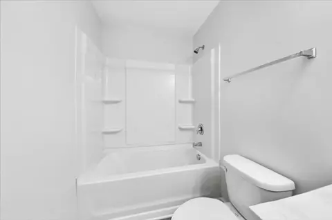 Bath - 12191 Centerra Dr, Hampton, GA 30228 photo 5 of 6