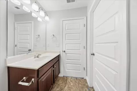 Bath - 12191 Centerra Dr, Hampton, GA 30228 photo 6 of 6