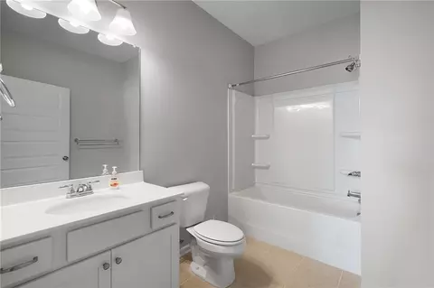 Bath - 304 Benstone Dr NE, Calhoun, GA 30701 photo 3 of 5