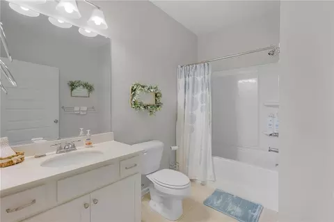 Bath - 304 Benstone Dr NE, Calhoun, GA 30701 photo 4 of 5