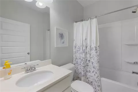 Bath - 304 Benstone Dr NE, Calhoun, GA 30701 photo 2 of 5