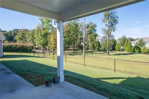 Exterior - 304 Benstone Dr NE, Calhoun, GA 30701 photo 2 of 8