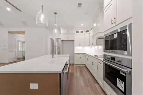 Kitchen - 467 Lake Varner Dr, Covington, GA 30014 photo 1 of 2