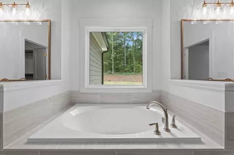 Bath - 467 Lake Varner Dr, Covington, GA 30014 photo 3 of 8