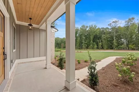 Exterior - 467 Lake Varner Dr, Covington, GA 30014 photo 6 of 7