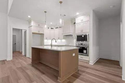 Kitchen - 467 Lake Varner Dr, Covington, GA 30014 photo 2 of 2