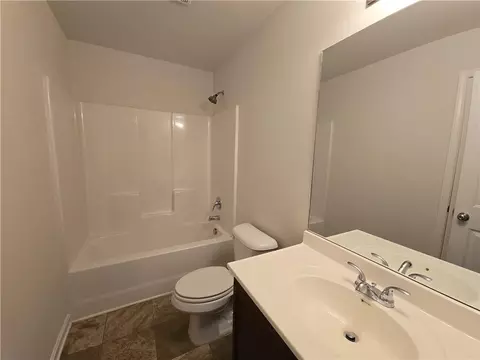 Bath - 1007 Haley St, Macon, GA 31217 photo 1 of 2