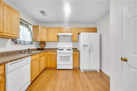 Kitchen - 1289 Labrador Ln, Riverdale, GA 30296 photo 1 of 2