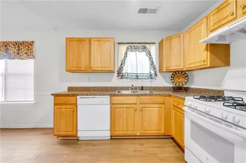 Kitchen - 1289 Labrador Ln, Riverdale, GA 30296 photo 2 of 2