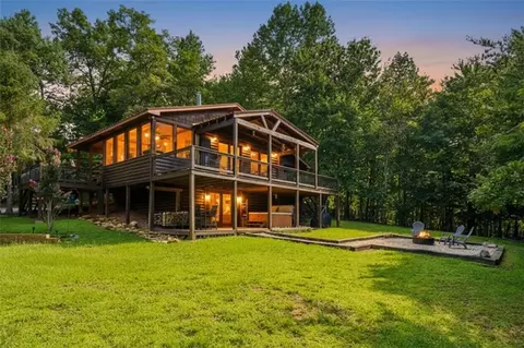 24 Oak Ledge Rd, Morganton, GA 30560