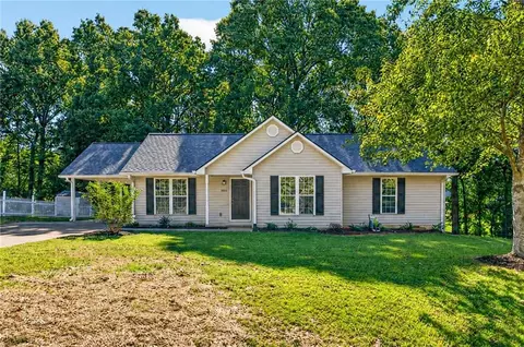 5545 Sallee Dr, Oakwood, GA 30566