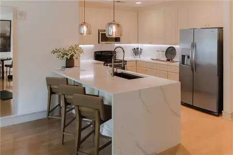 950 W Peachtree St NW #814, Atlanta, GA 30309