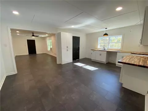 Living - 818 Maple Ave SW, Rome, GA 30161 photo 1 of 5