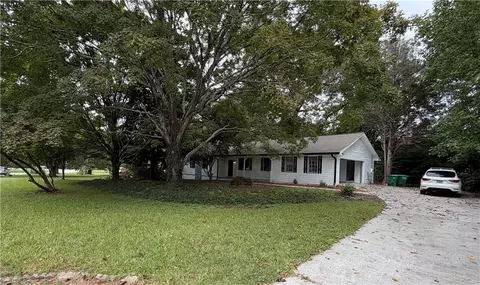 3346 San Antonio Dr, Snellville, GA 30039