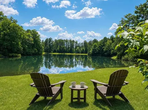 3 Westwood Lake Dr, Newnan, GA 30263