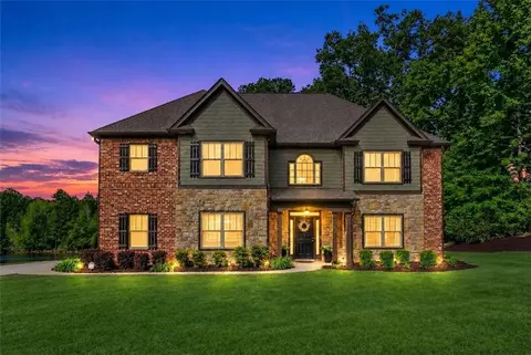 3 Westwood Lake Dr, Newnan, GA 30263