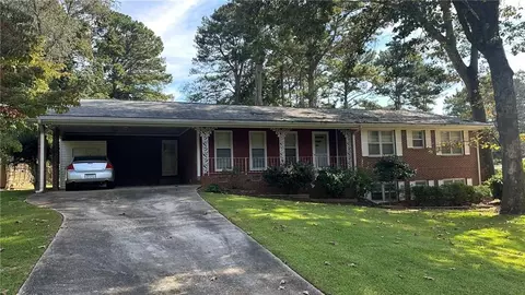 5574 Laurel Ln NW, Lilburn, GA 30047