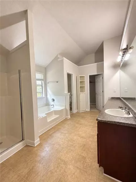 Bath - 580 Lakeridge Ct, Covington, GA 30016 photo 1 of 3