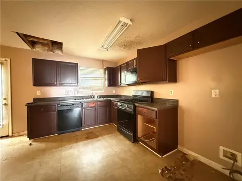Kitchen - 580 Lakeridge Ct, Covington, GA 30016 photo 1 of 1