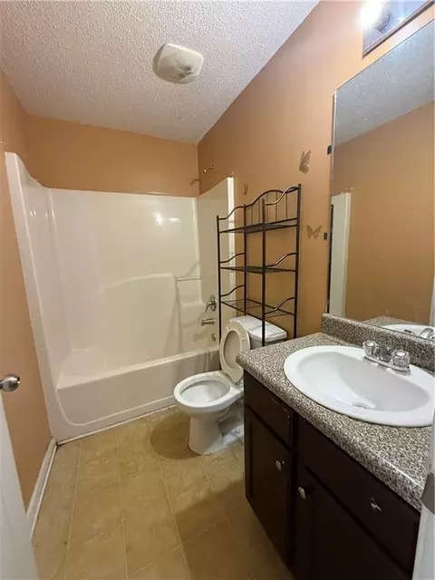 Bath - 580 Lakeridge Ct, Covington, GA 30016 photo 2 of 3