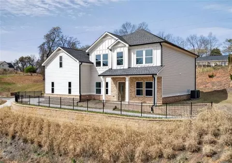 1226 Bloomsbury Ln, Gainesville, GA 30501