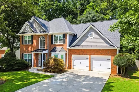 575 Kingsport Dr, Roswell, GA 30076