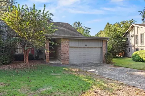 215 Leeward Ln, Roswell, GA 30076