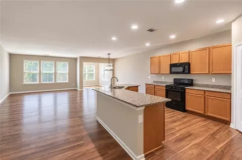 Living - 3566 Ashby Pond Ln, Duluth, GA 30097 photo 2 of 10