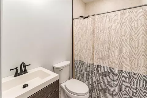 Bath - 3566 Ashby Pond Ln, Duluth, GA 30097 photo 5 of 5