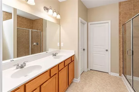 Bath - 3566 Ashby Pond Ln, Duluth, GA 30097 photo 4 of 5