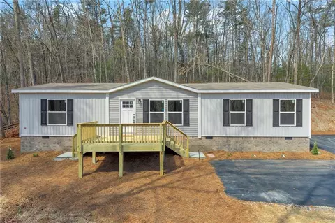 136 Poplar Dr, Dawsonville, GA 30534