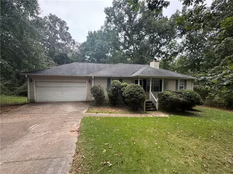 37 Woodland Dr, Locust Grove, GA 30248