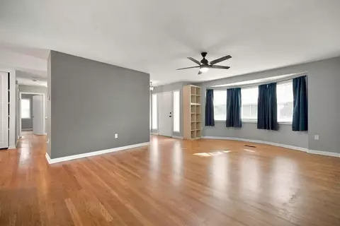 Living - 331 Clairmont Dr, Warner Robins, GA 31088 photo 2 of 3