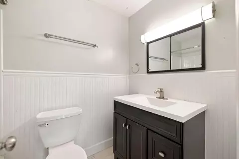 Bath - 331 Clairmont Dr, Warner Robins, GA 31088 photo 1 of 4