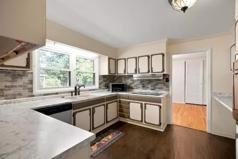Kitchen - 331 Clairmont Dr, Warner Robins, GA 31088 photo 3 of 5