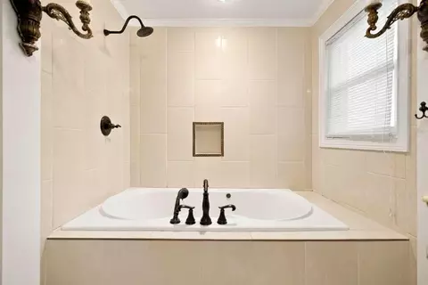 Bath - 331 Clairmont Dr, Warner Robins, GA 31088 photo 4 of 4
