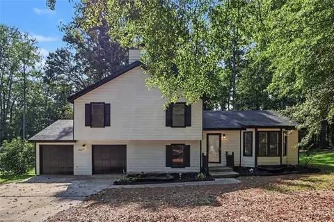 5880 Bluebonnet Cir, College Park, GA 30349