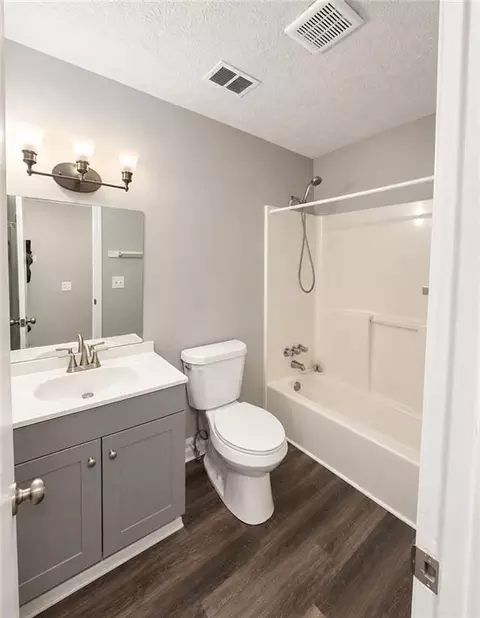 Bath - 271 E Wright St, Winder, GA 30680 photo 1 of 1