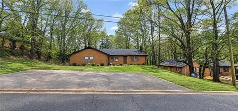271 E Wright St, Winder, GA 30680