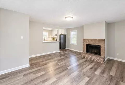 Living - 271 E Wright St, Winder, GA 30680 photo 1 of 3