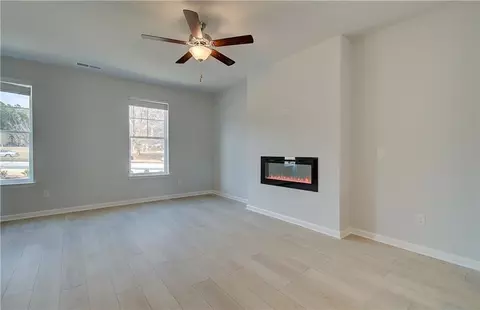 Living - 2612 Daybreak Ln, Newnan, GA 30265 photo 2 of 7