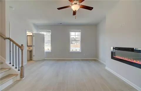 Living - 2612 Daybreak Ln, Newnan, GA 30265 photo 3 of 7